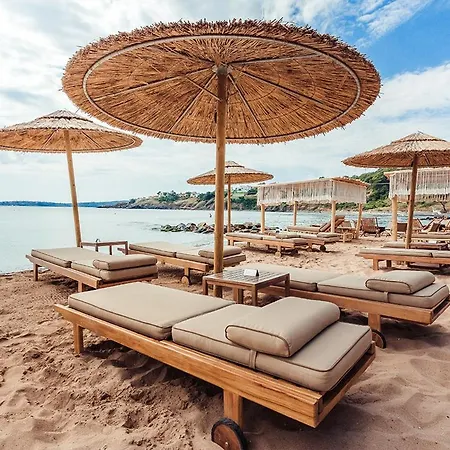 и студия в комплекс Flores Garden Appartement Tchernomorets