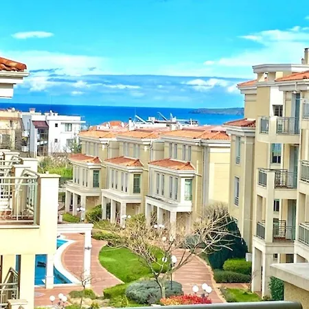 Appartement и студия в комплекс Flores Garden Tchernomorets