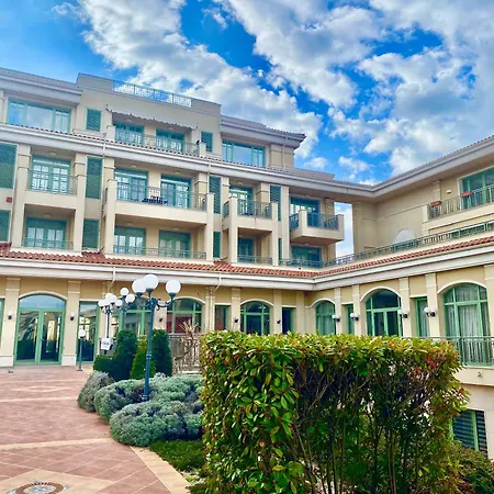 и студия в комплекс Flores Garden Διαμέρισμα