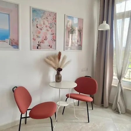 Διαμέρισμα и студия в комплекс Flores Garden Τσερνομόρετς