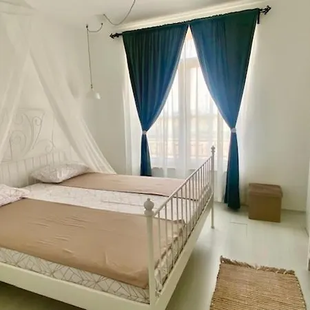 Appartement и студия в комплекс Flores Garden Tchernomorets