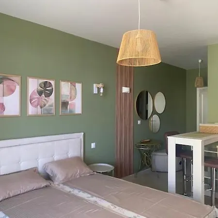 Διαμέρισμα и студия в комплекс Flores Garden Τσερνομόρετς