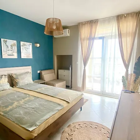 Διαμέρισμα и студия в комплекс Flores Garden Τσερνομόρετς