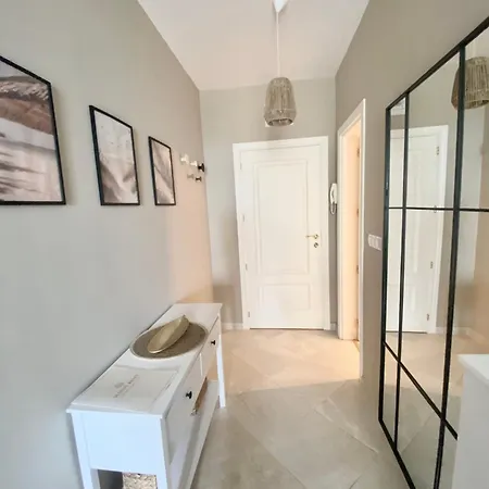 Διαμέρισμα и студия в комплекс Flores Garden Τσερνομόρετς