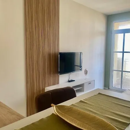 и студия в комплекс Flores Garden Διαμέρισμα Τσερνομόρετς