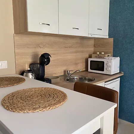 и студия в комплекс Flores Garden Διαμέρισμα