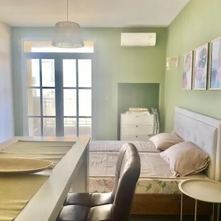 и студия в комплекс Flores Garden Διαμέρισμα