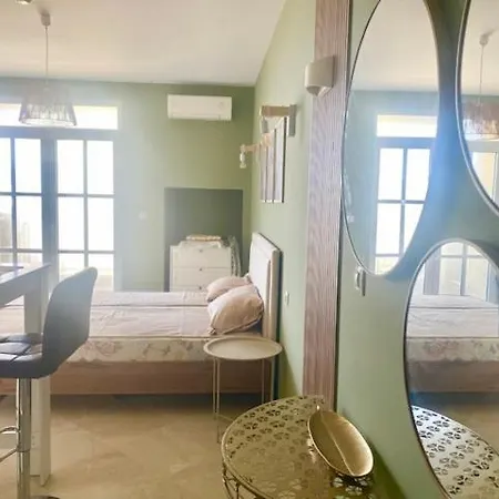 Διαμέρισμα и студия в комплекс Flores Garden Τσερνομόρετς