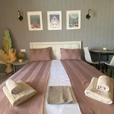 Appartement и студия в комплекс Flores Garden *