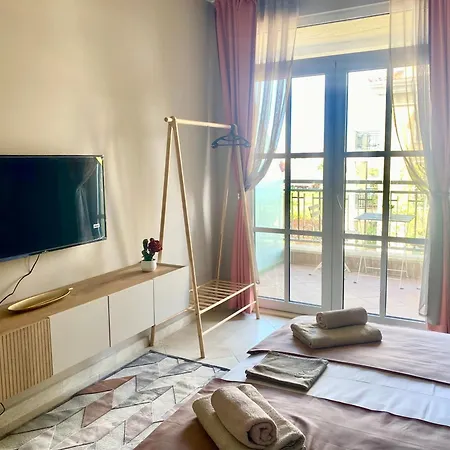 и студия в комплекс Flores Garden Appartement Tchernomorets