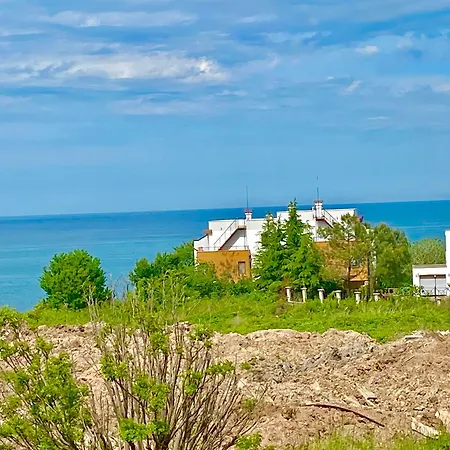 и студия в комплекс Flores Garden * Tchernomorets