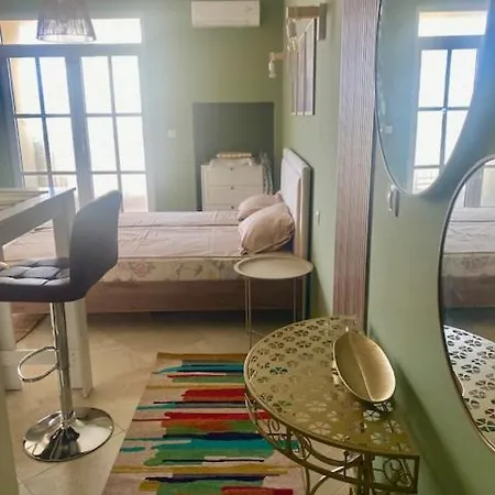 и студия в комплекс Flores Garden Διαμέρισμα