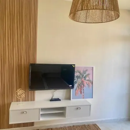 Διαμέρισμα и студия в комплекс Flores Garden Τσερνομόρετς