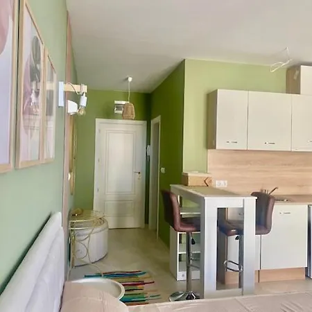 Διαμέρισμα и студия в комплекс Flores Garden