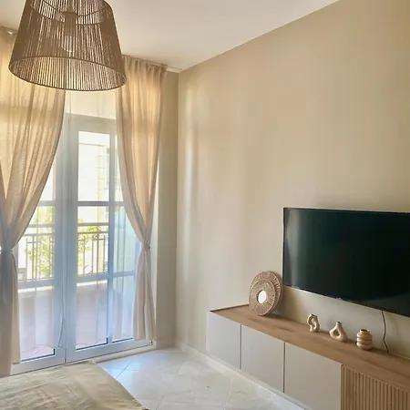 и студия в комплекс Flores Garden Appartement