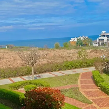 и студия в комплекс Flores Garden Tchernomorets