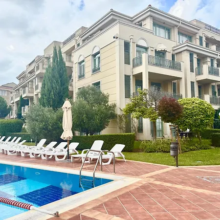и студия в комплекс Flores Garden * Tchernomorets