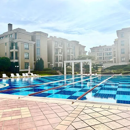 и студия в комплекс Flores Garden Appartement Tchernomorets