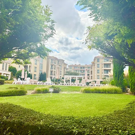 и студия в комплекс Flores Garden Appartement