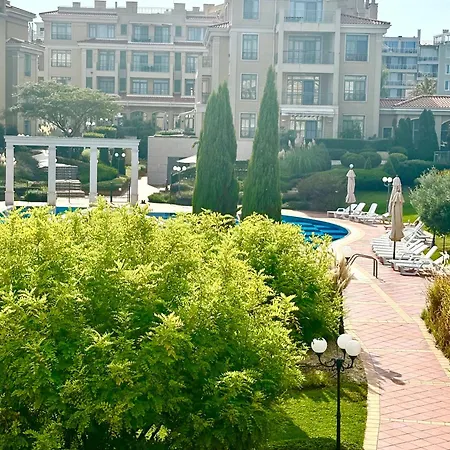 и студия в комплекс Flores Garden Appartement