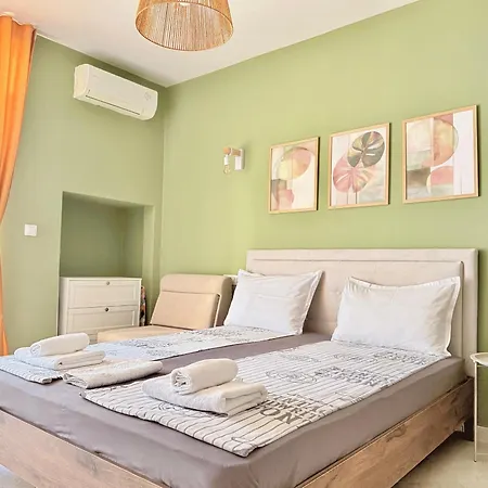 и студия в комплекс Flores Garden * Tchernomorets