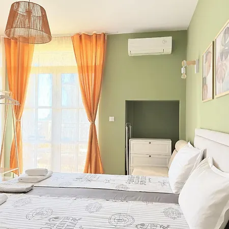 и студия в комплекс Flores Garden * Tchernomorets