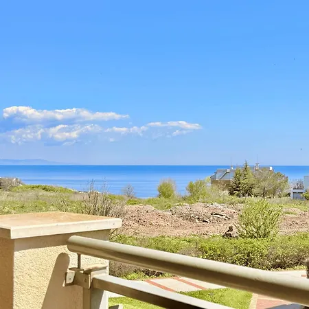 и студия в комплекс Flores Garden * Tchernomorets
