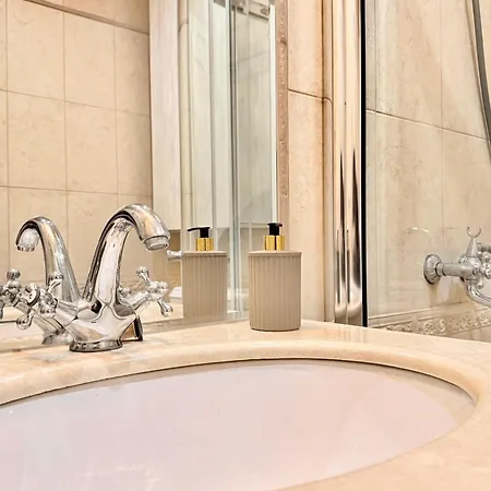 Appartement и студия в комплекс Flores Garden