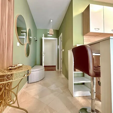 Appartement и студия в комплекс Flores Garden Tchernomorets