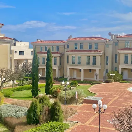 и студия в комплекс Flores Garden