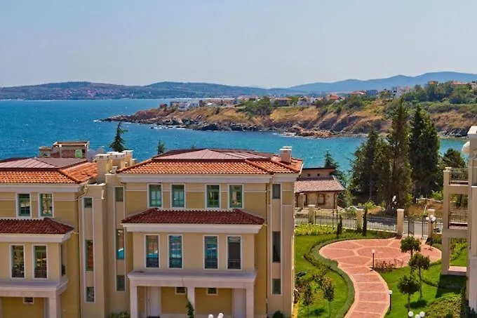 Appartamento и студия в комплекс Flores Garden