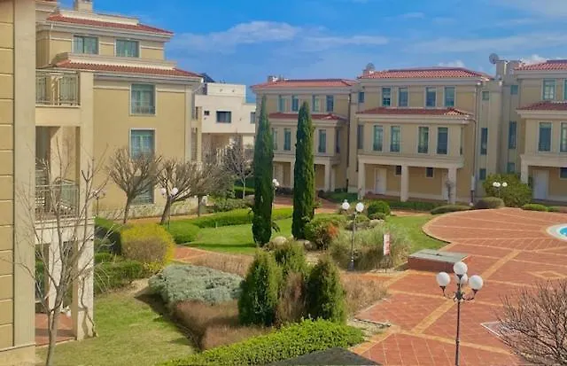 и студия в комплекс Flores Garden Appartamento