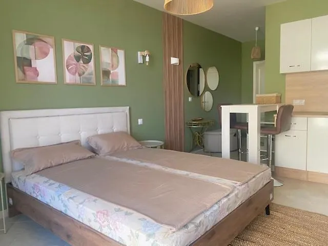 Appartamento и студия в комплекс Flores Garden *