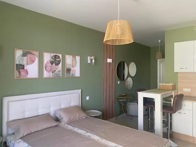 Appartamento и студия в комплекс Flores Garden Chernomorets