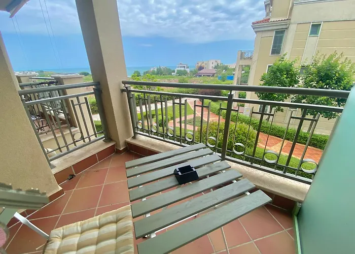 и студия в комплекс Flores Garden Chernomorets