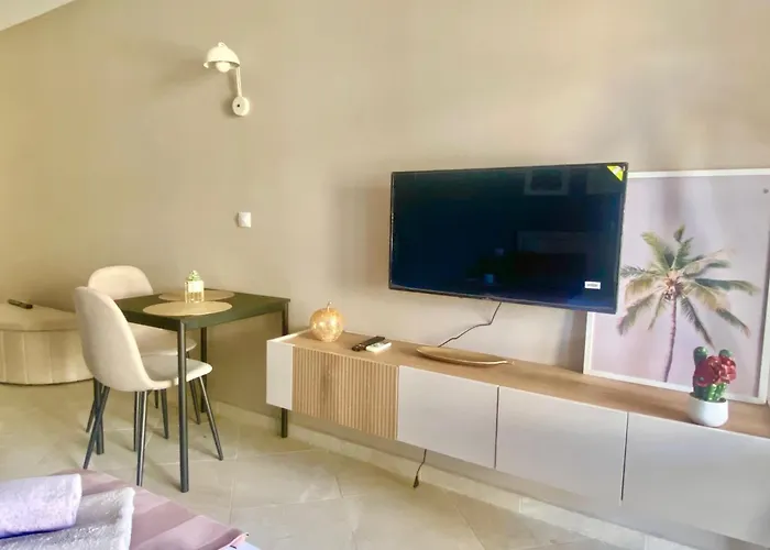 и студия в комплекс Flores Garden *