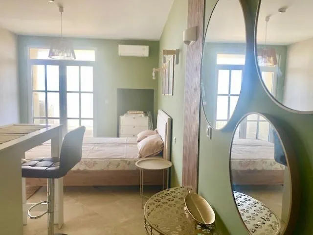 Appartamento и студия в комплекс Flores Garden Chernomorets