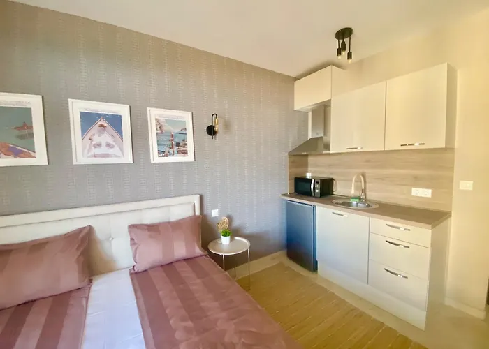 и студия в комплекс Flores Garden Chernomorets