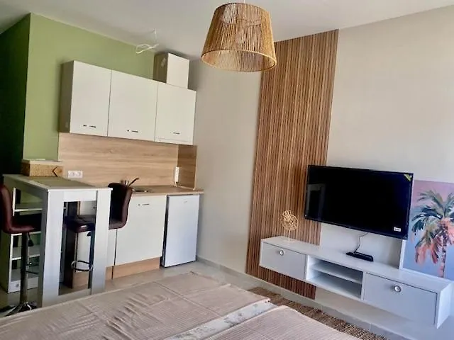 Appartamento и студия в комплекс Flores Garden