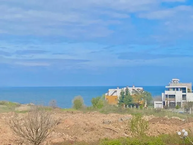 и студия в комплекс Flores Garden * Chernomorets