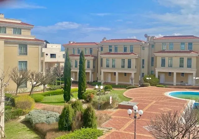 и студия в комплекс Flores Garden * Chernomorets