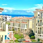 Διαμέρισμα и студия в комплекс Flores Garden Τσερνομόρετς