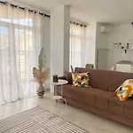 Διαμέρισμα и студия в комплекс Flores Garden Τσερνομόρετς