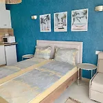 и студия в комплекс Flores Garden Διαμέρισμα *