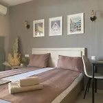 и студия в комплекс Flores Garden Διαμέρισμα