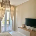 и студия в комплекс Flores Garden Διαμέρισμα