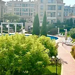и студия в комплекс Flores Garden Διαμέρισμα