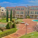 и студия в комплекс Flores Garden Διαμέρισμα *
