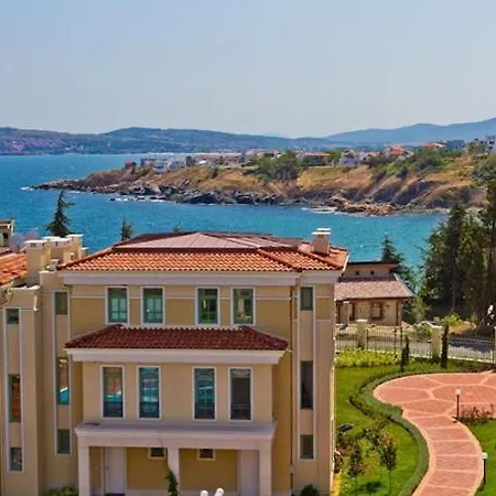 Appartement и студия в комплекс Flores Garden