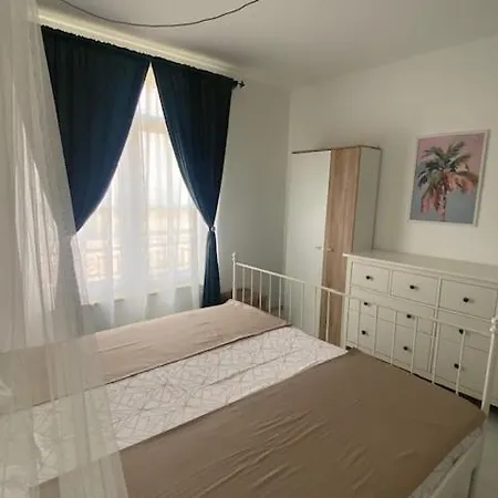 и студия в комплекс Flores Garden Черноморец